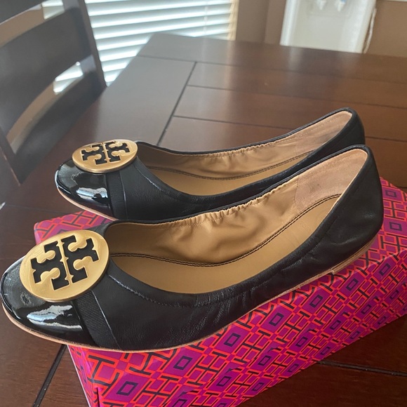 Tory Burch Minnie Logo Medallion - Picture 2 of 7